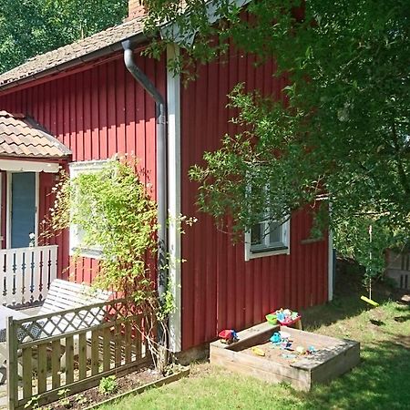 Röda Stugan På Slinken Sala Bagian luar foto