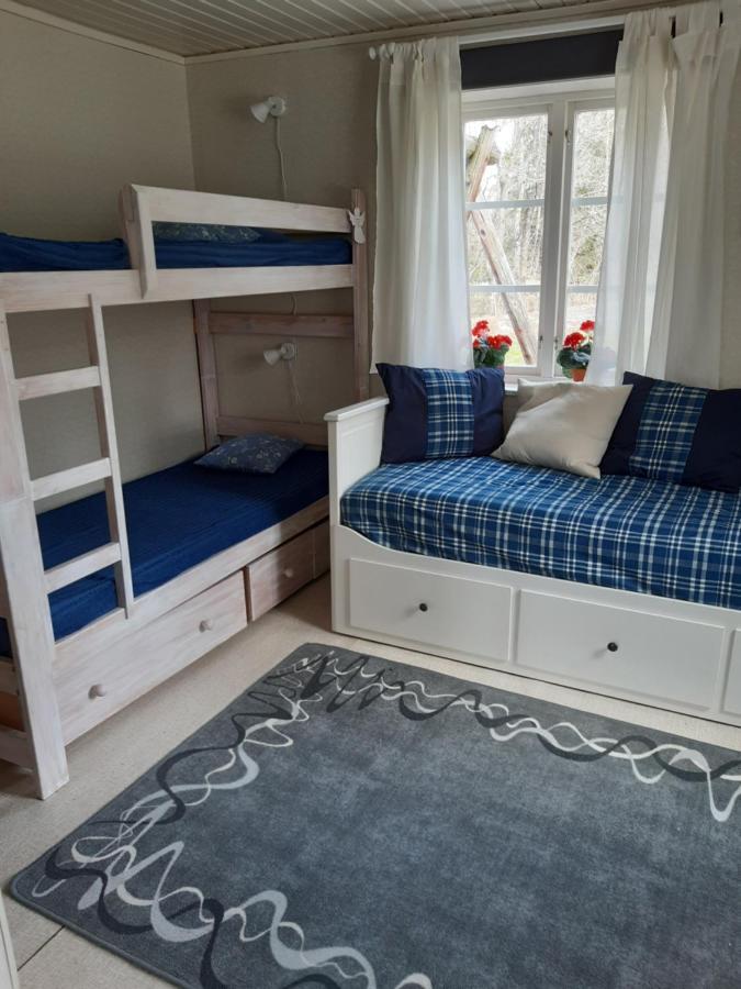 Röda Stugan På Slinken Sala Bagian luar foto
