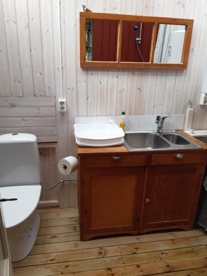 Röda Stugan På Slinken Sala Bagian luar foto